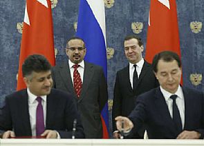 ميدفيديف مع الأمير سلمان بن حمد آل خليفة 