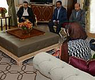 سمو الأمير خلال زيارته لرئيس غرفة تجارة وصناعة الكويت والدكتورة فايزة الخرافي 