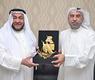 مدير لجنة العثمان يكرم مدير مدارس النجاة