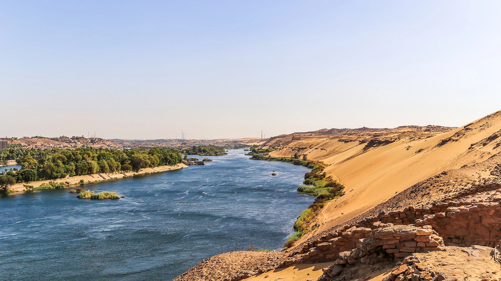 مجرى النيل في أسوان بمصر (غيتي)